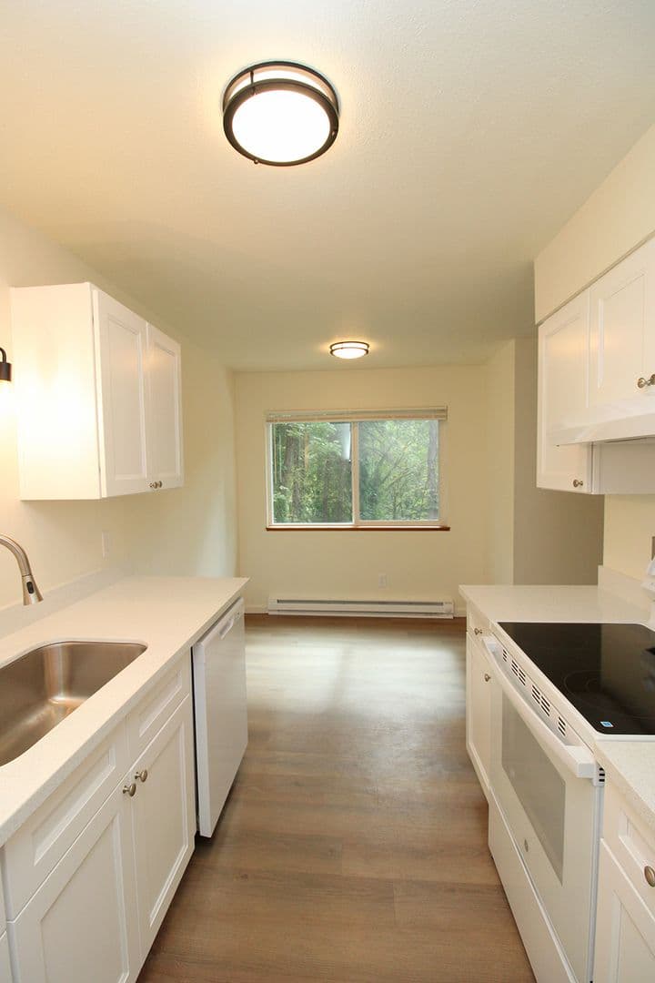 Portland Apartment: 3736 SW 10th Ave.