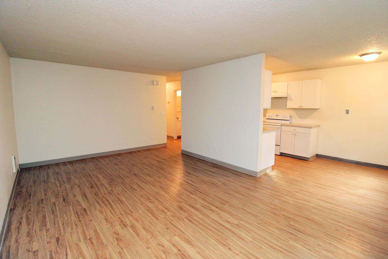 Portland Apartment: 1942-1956 NE Tillamook St