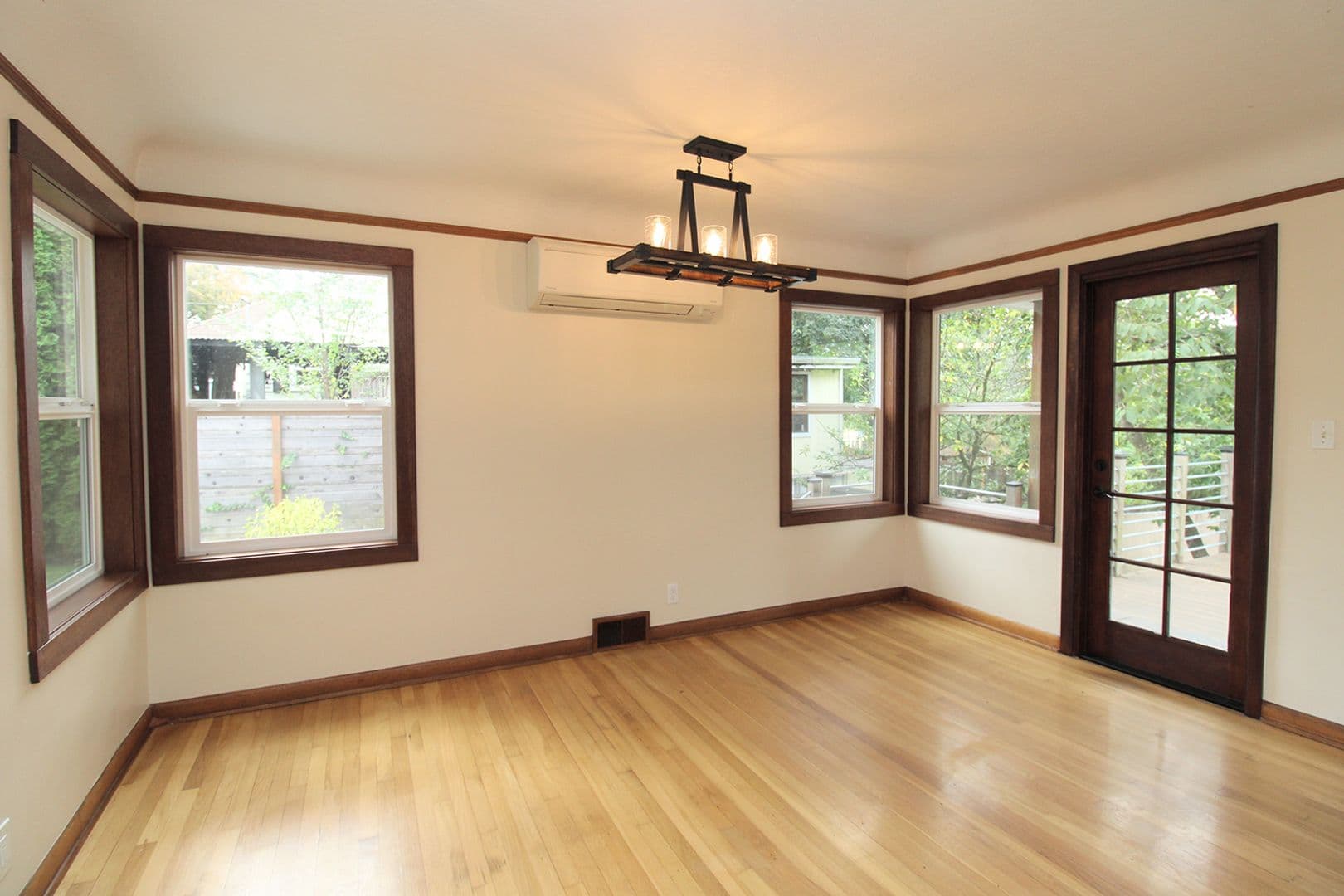 Portland Apartment: 9823 SW 55th Ave