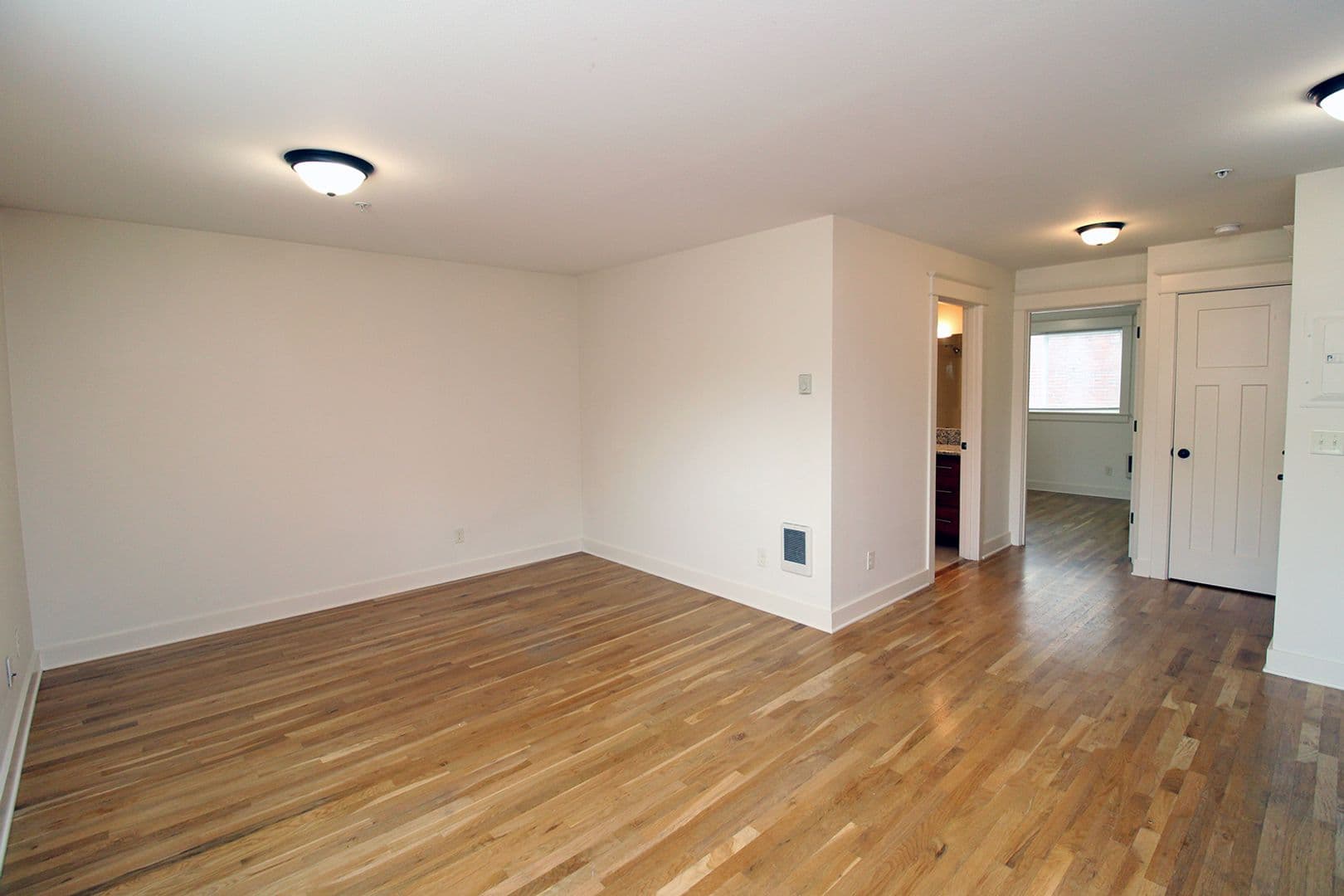 Portland Apartment: 2424 N Vancouver Ave