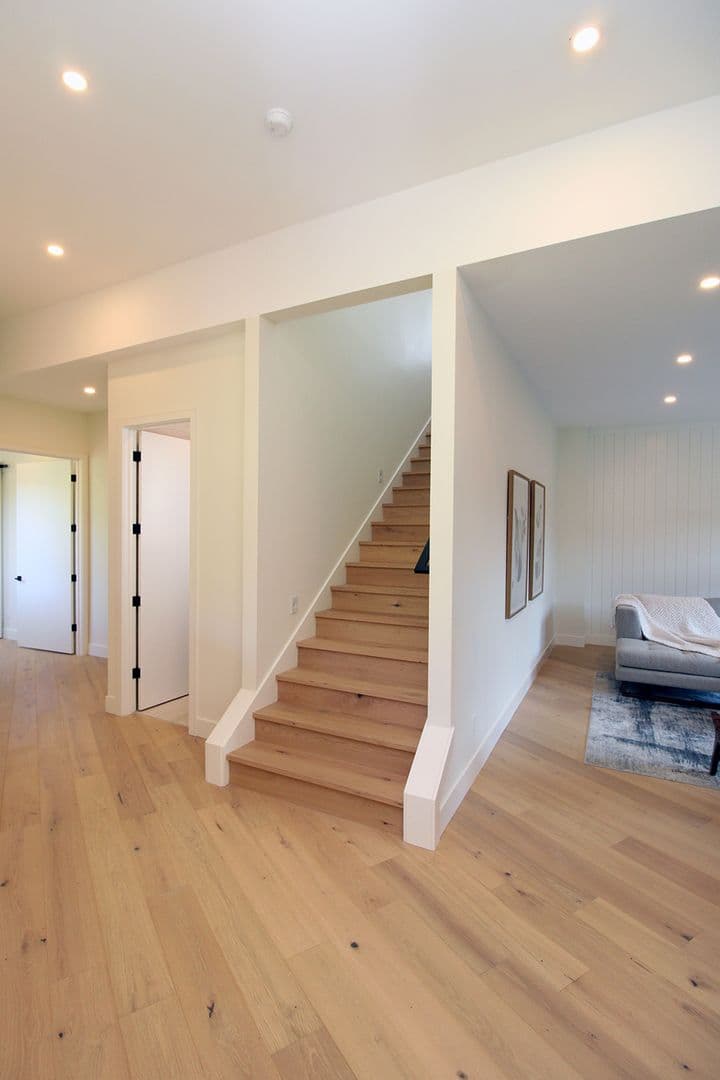Portland House: 6233 SW Hamilton Way