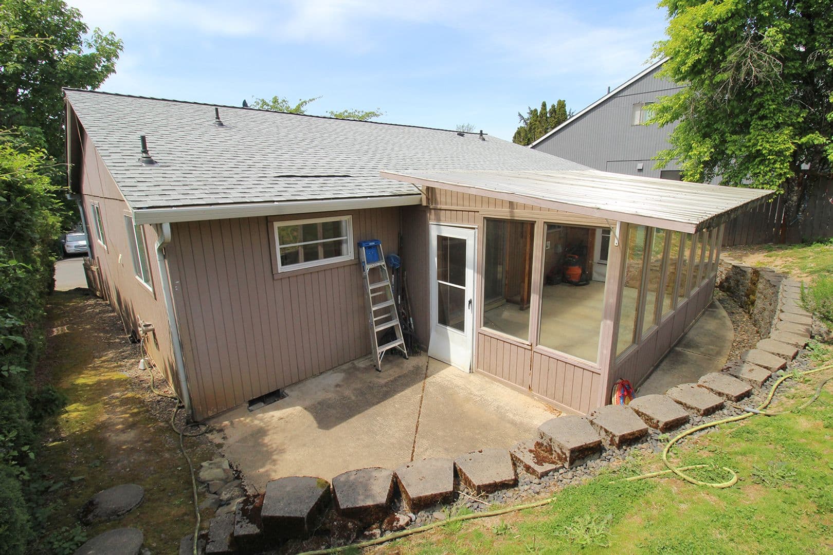 Portland Apartment: 9706 SW 49th Ave #A-B