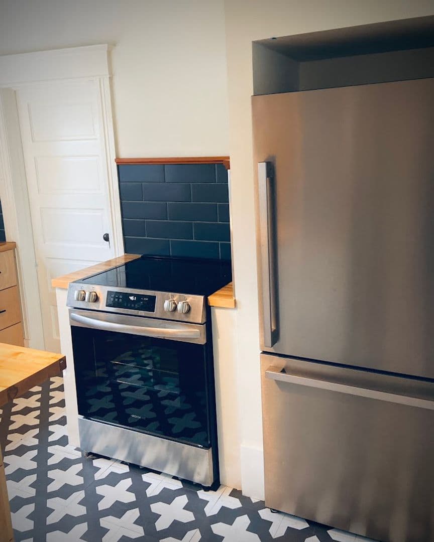 Portland House: 7126 N Lombard St