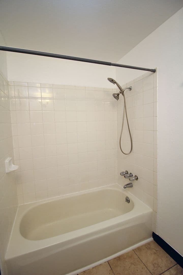 Portland Apartment: 9706 SW 49th Ave #A-B