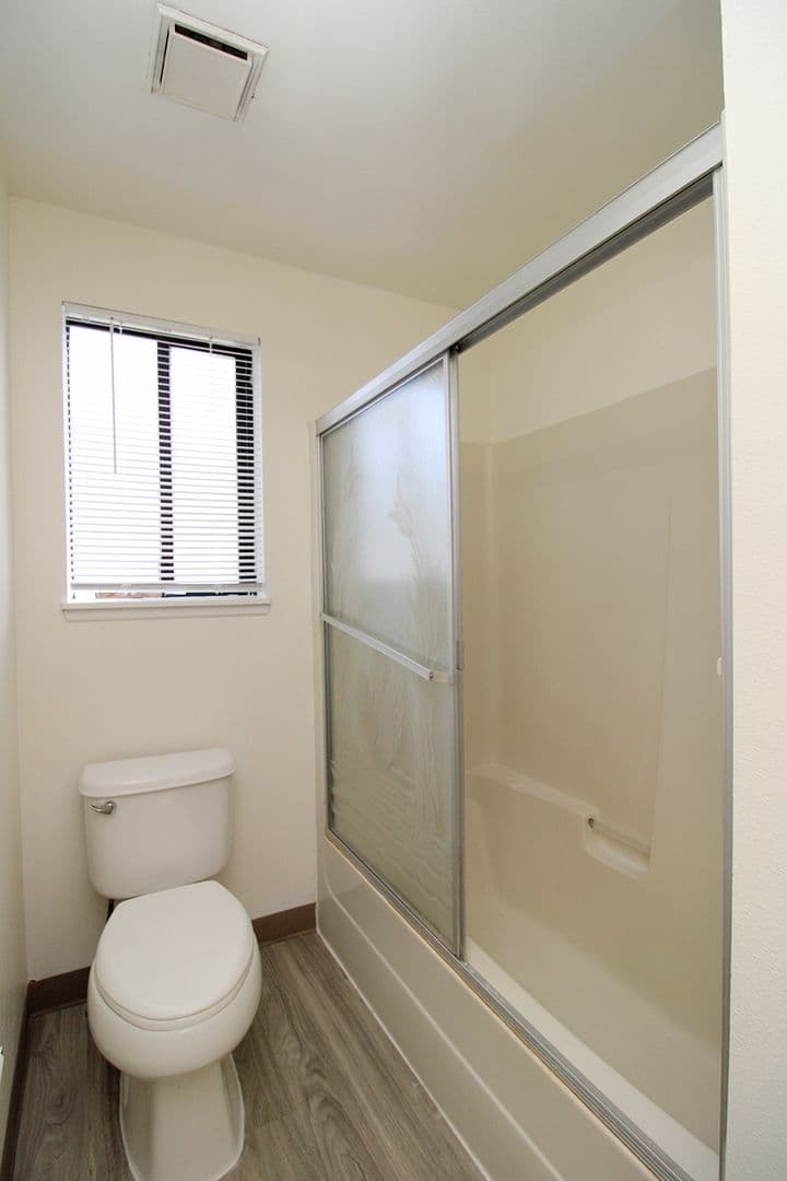 Troutdale Apartment: 802 - 804 SW 29th Way