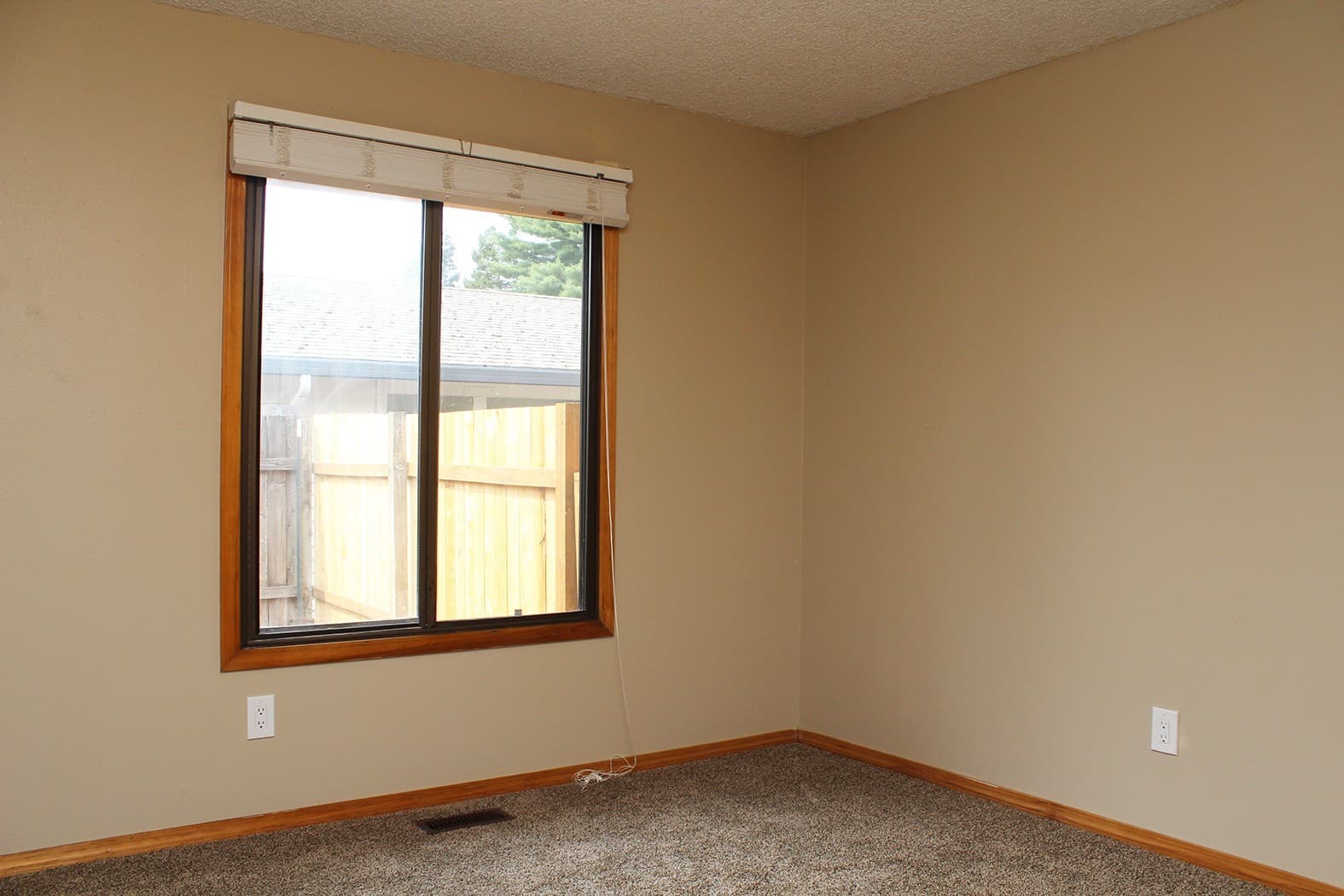 Oregon City Apartment: 508-510 Hartke Lp