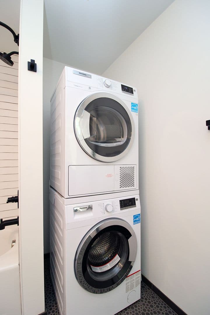 Portland Apartment: 1477 NE Alberta St