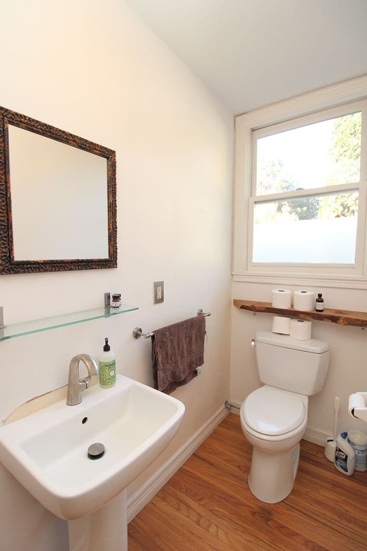 Portland Apartment: 1825 NW 24th Ave #A-B