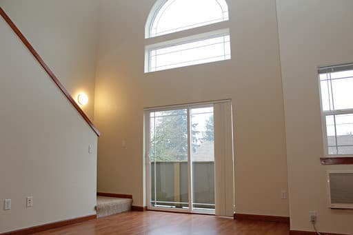 Portland Apartment: 123 NE 172nd Avenue