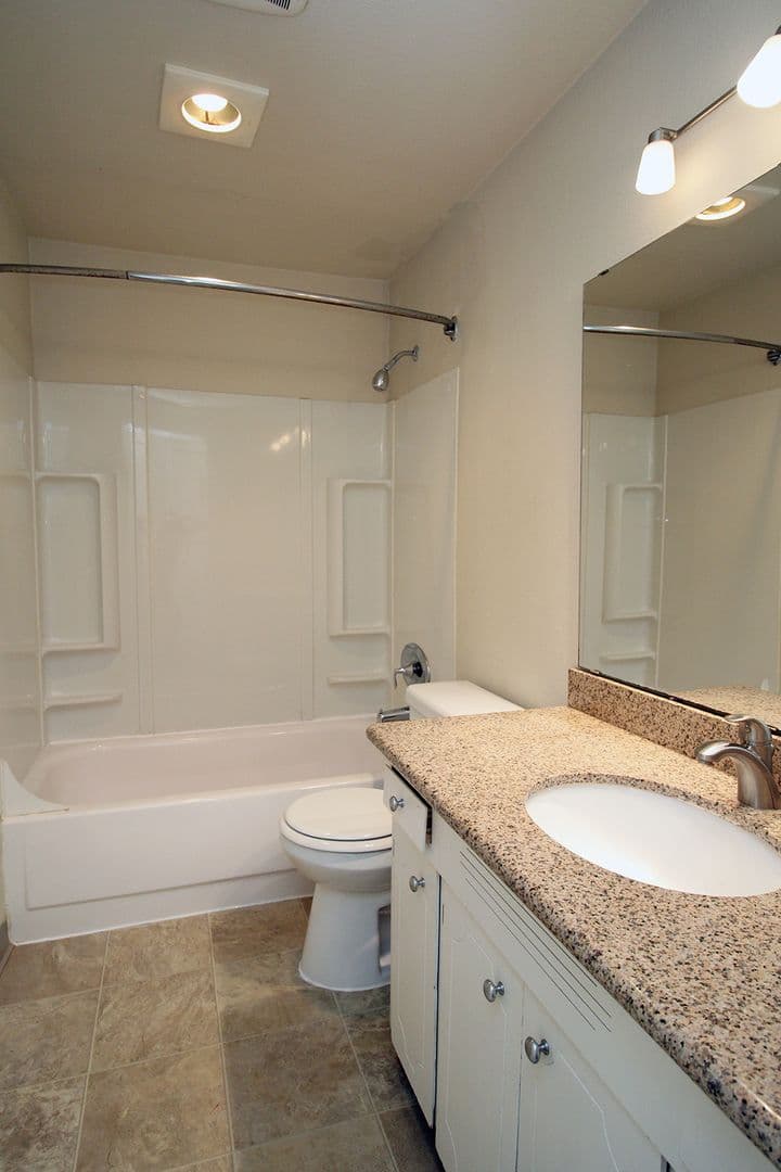 Portland Apartment: 4204 - 4232 SE Cesar E Chavez Blvd.