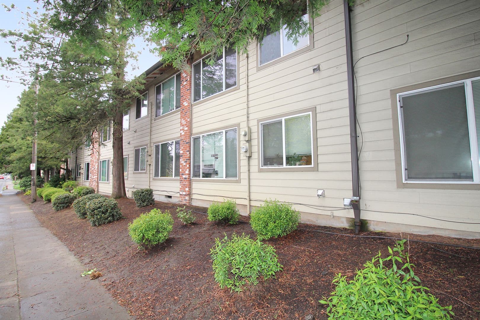 Portland Apartment: 4204 - 4232 SE Cesar E Chavez Blvd.