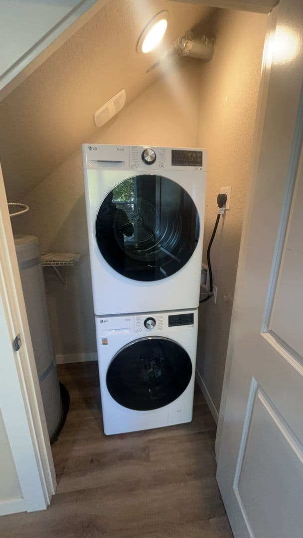 Portland Apartment: 7625 SE Milwaukie Ave