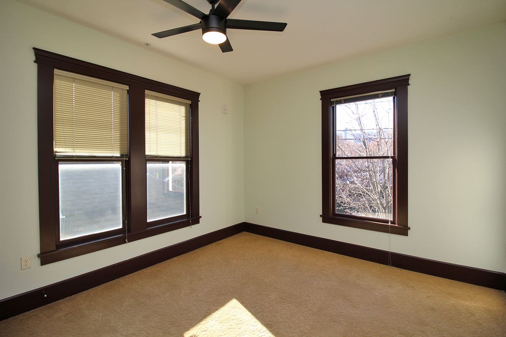 Portland Apartment: 1634 NW Everett St