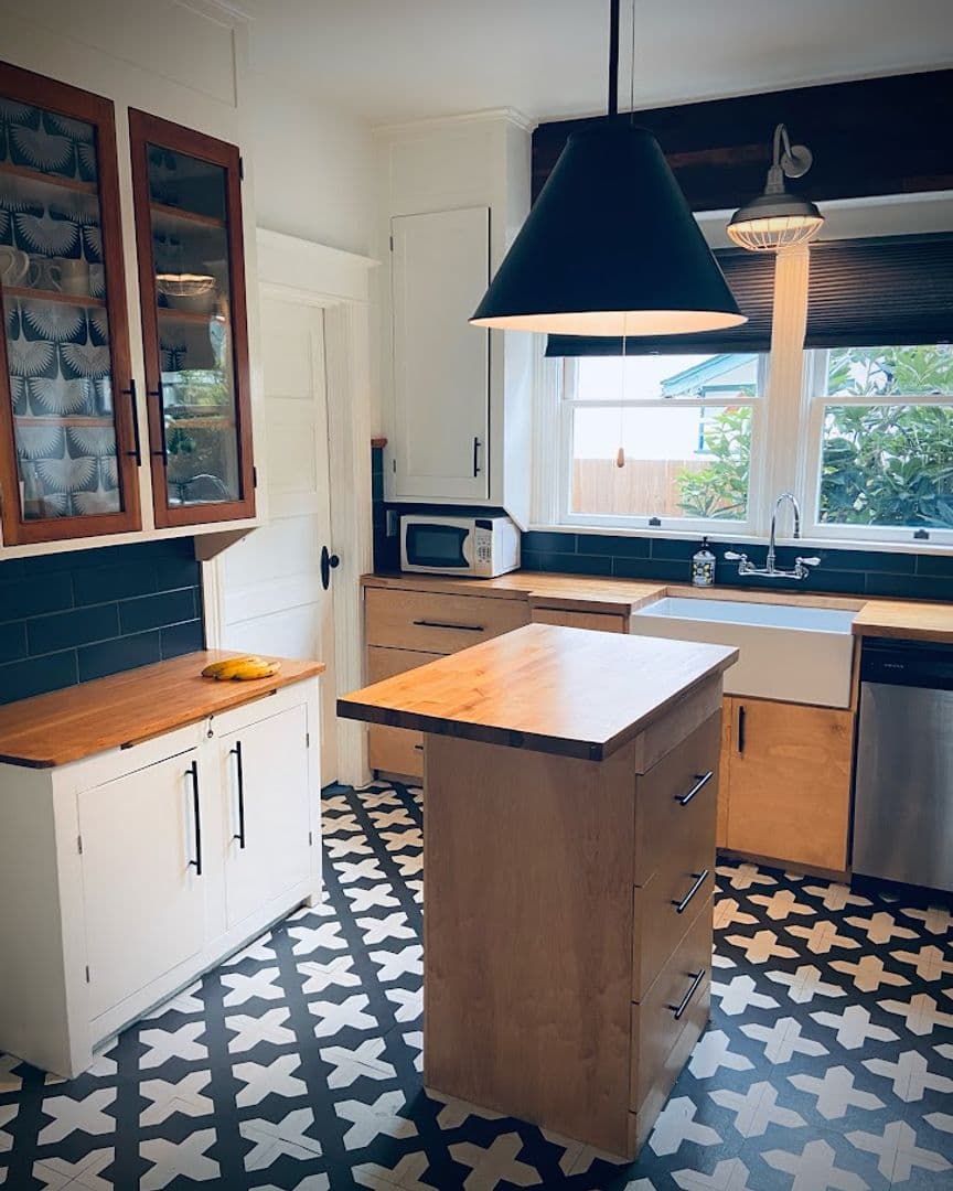 Portland House: 7126 N Lombard St
