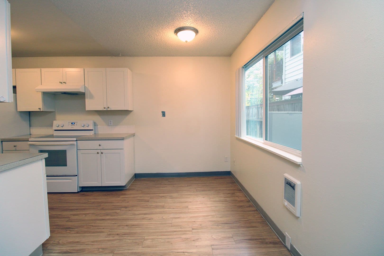 Portland Apartment: 1942-1956 NE Tillamook St