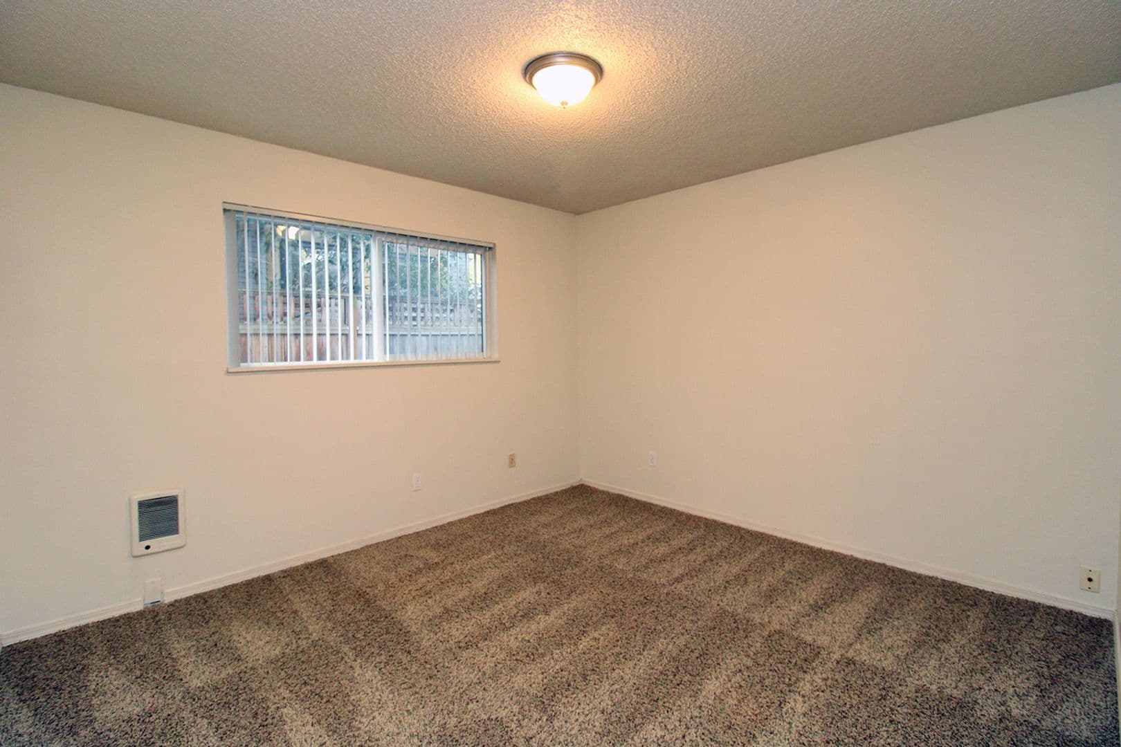 Portland Apartment: 1942-1956 NE Tillamook St