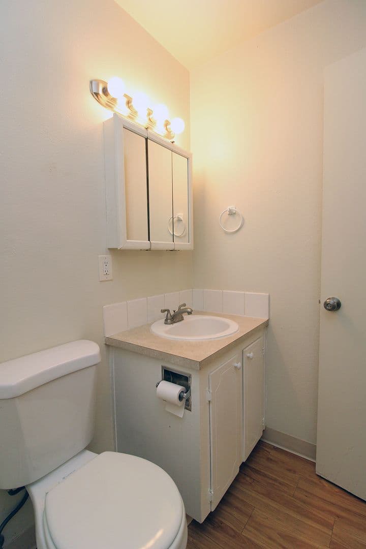 Portland Apartment: 1942-1956 NE Tillamook St