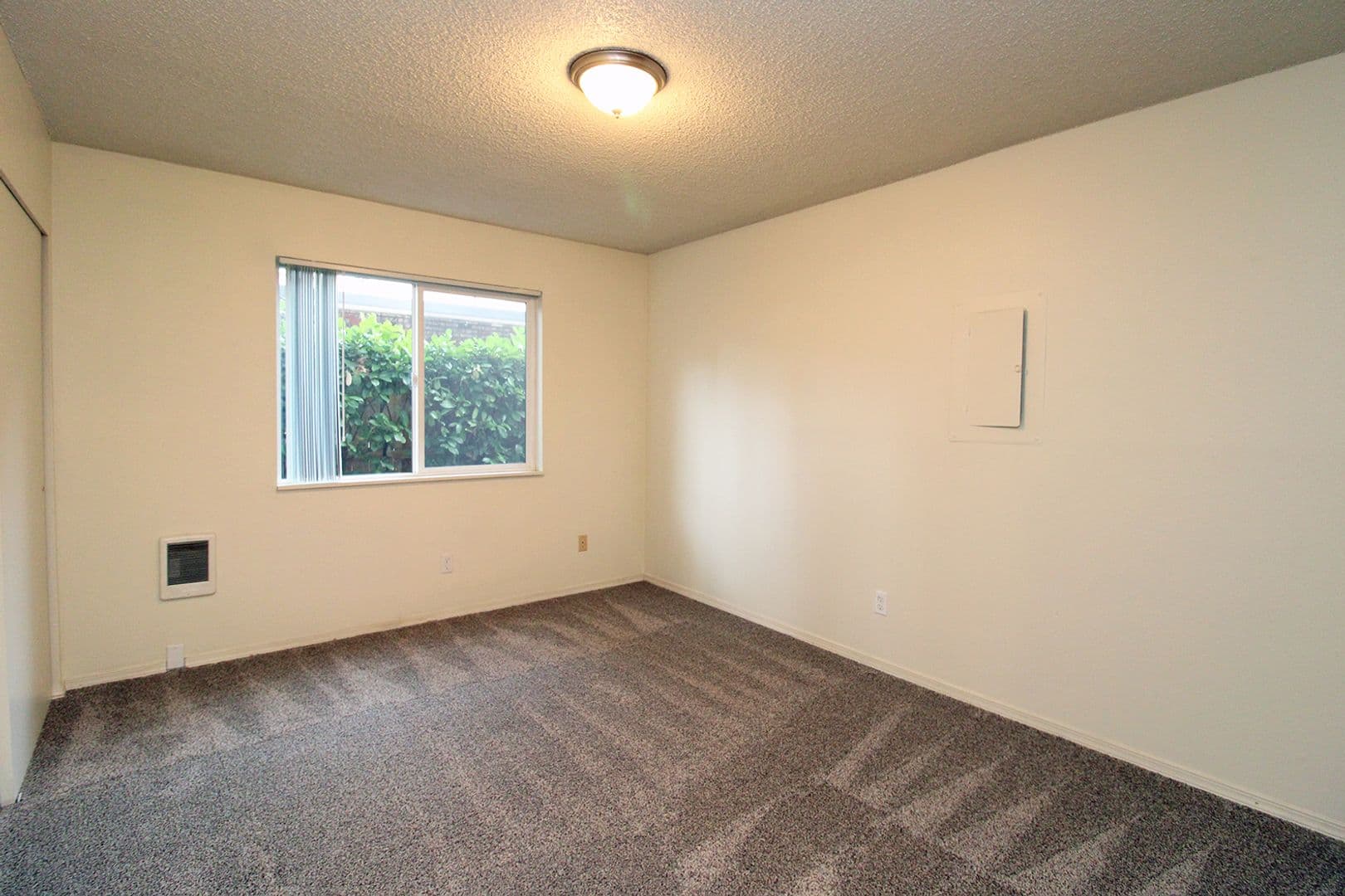 Portland Apartment: 1942-1956 NE Tillamook St