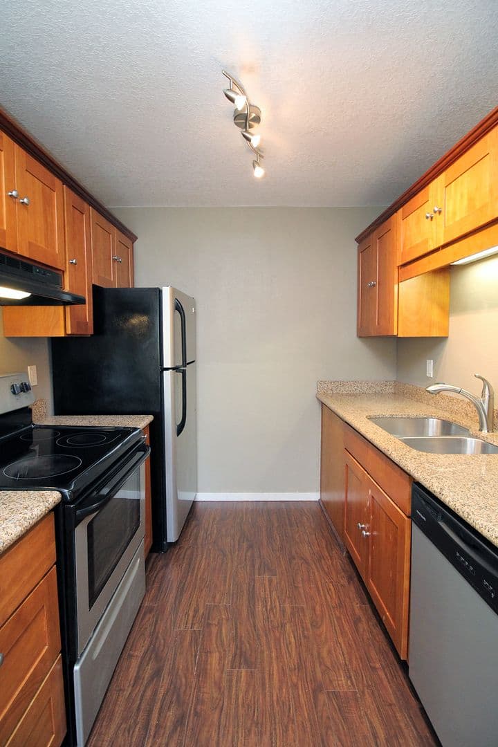Portland Apartment: 4204 - 4232 SE Cesar E Chavez Blvd.