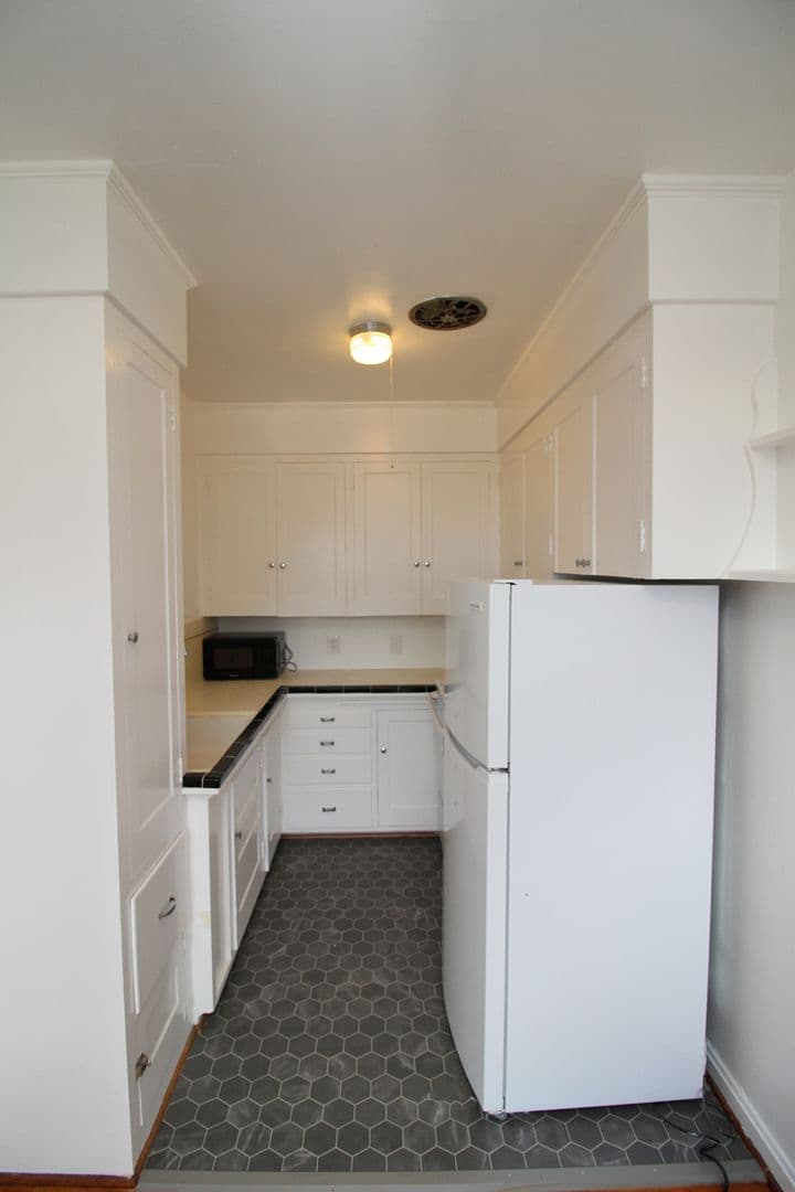 Portland Apartment: 2356-2366 SW Cactus Dr