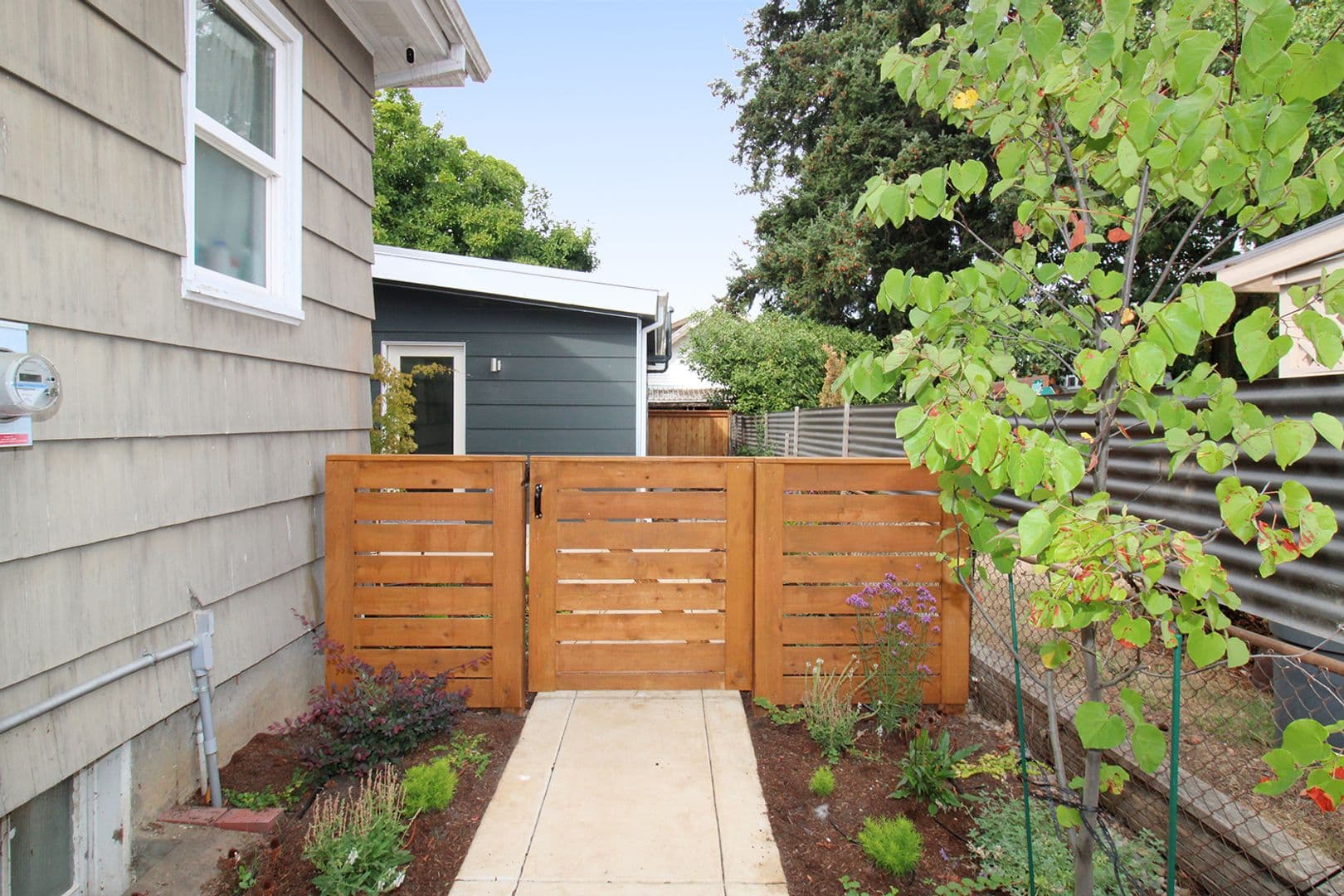Portland Apartment: 2531 N Farragut St