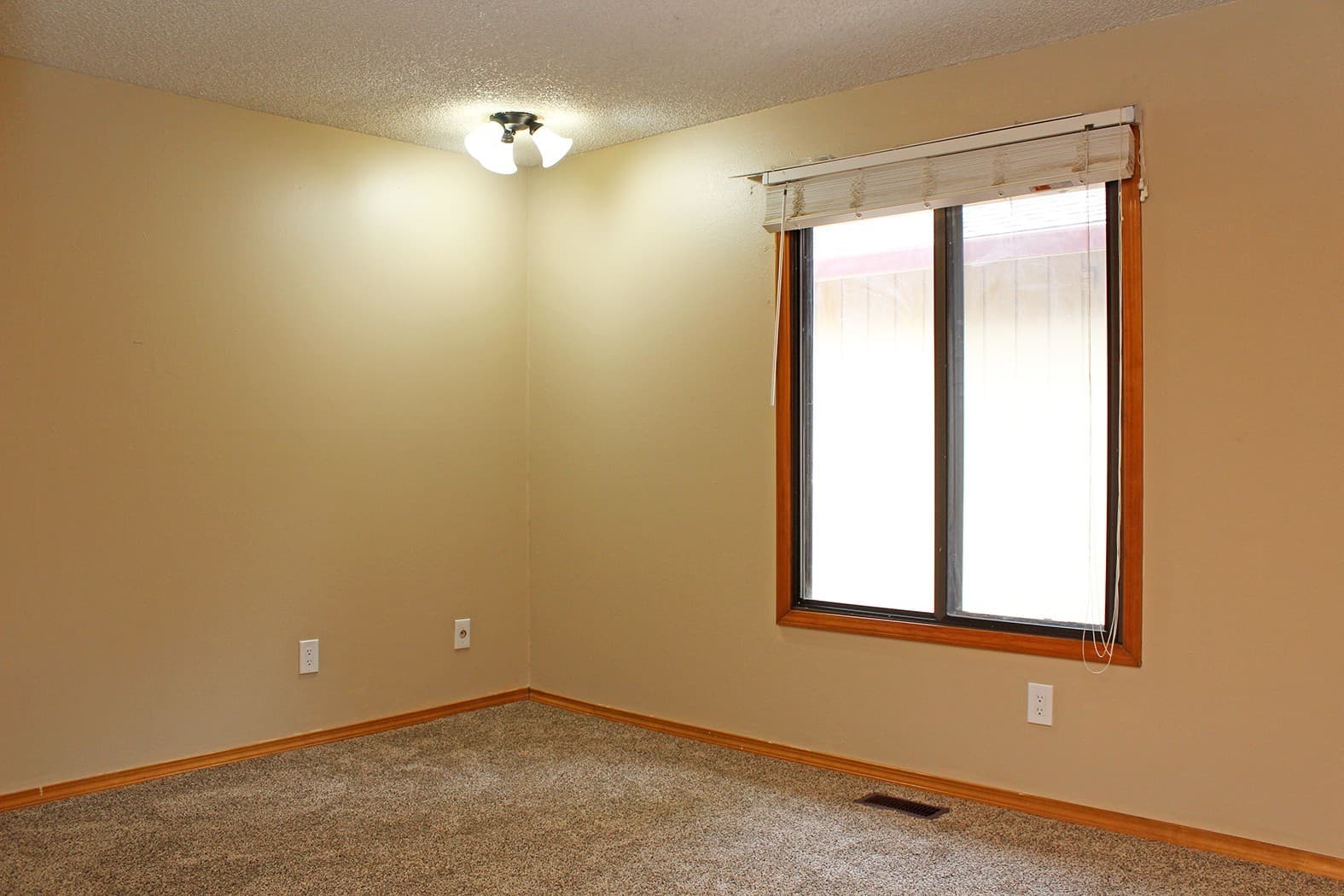Oregon City Apartment: 508-510 Hartke Lp