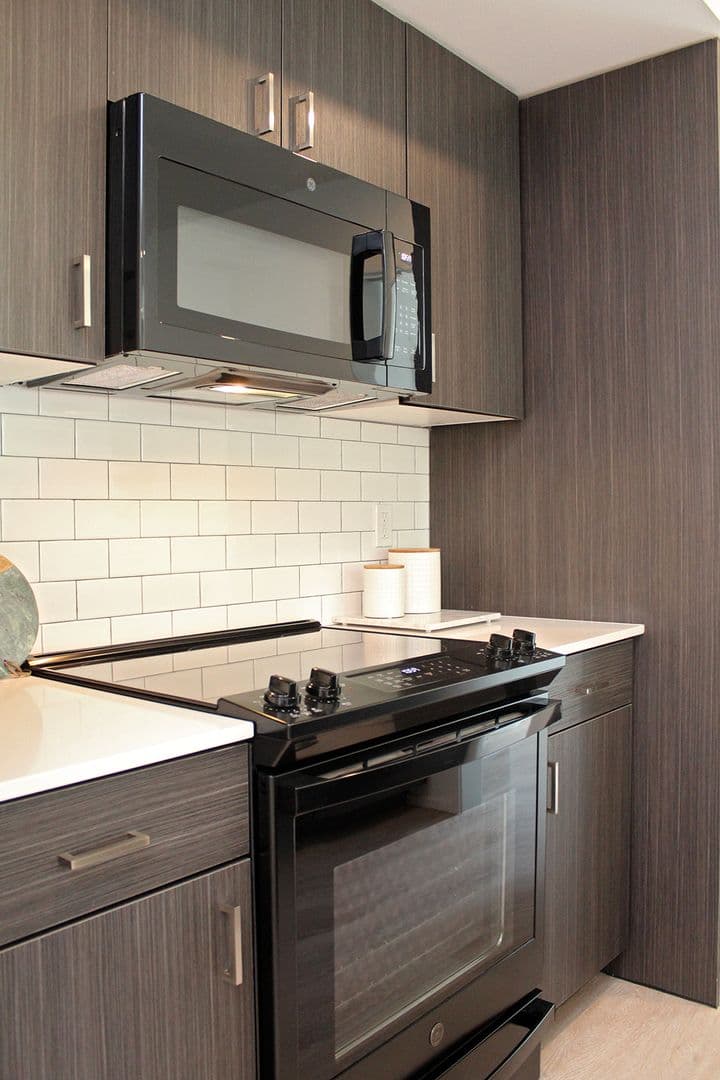 Portland Apartment: 1611 N Rosa Parks Way #101 - 306