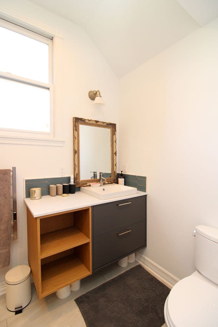 Portland Apartment: 1825 NW 24th Ave #A-B