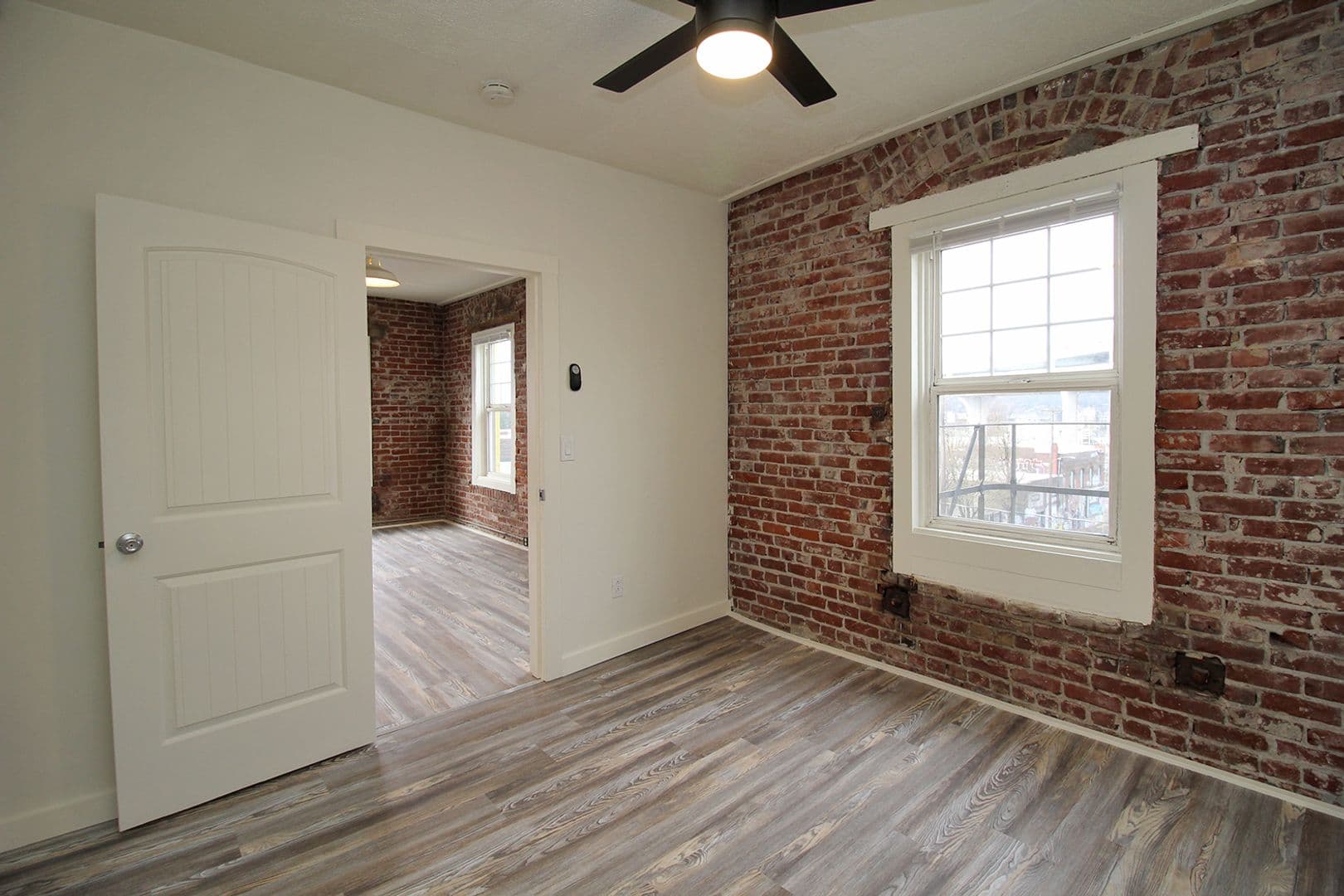 Portland Apartment: 843 N Knott St