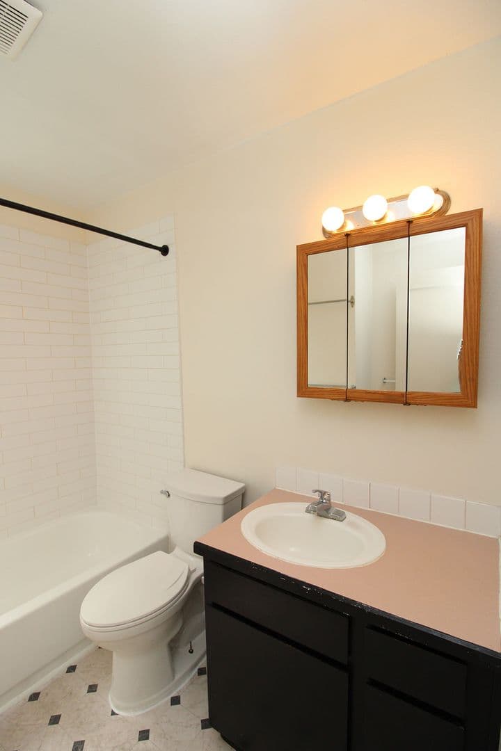 Portland Apartment: 6909-6923 N Vancouver Av