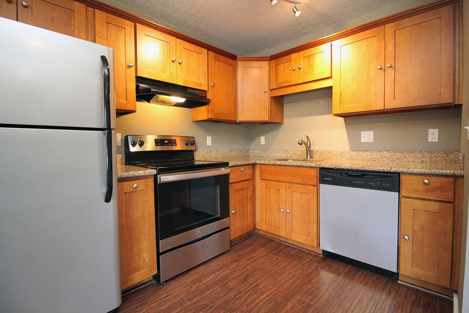 Portland Apartment: 4204 - 4232 SE Cesar E Chavez Blvd.