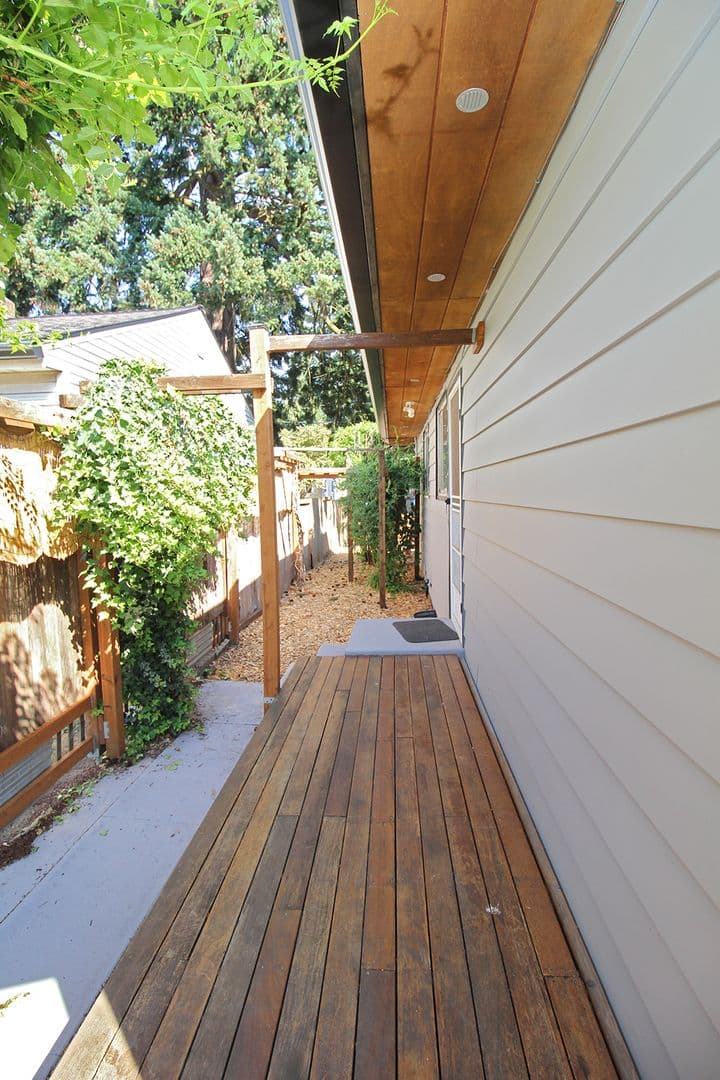 Portland House: 4429 SE Raymond St