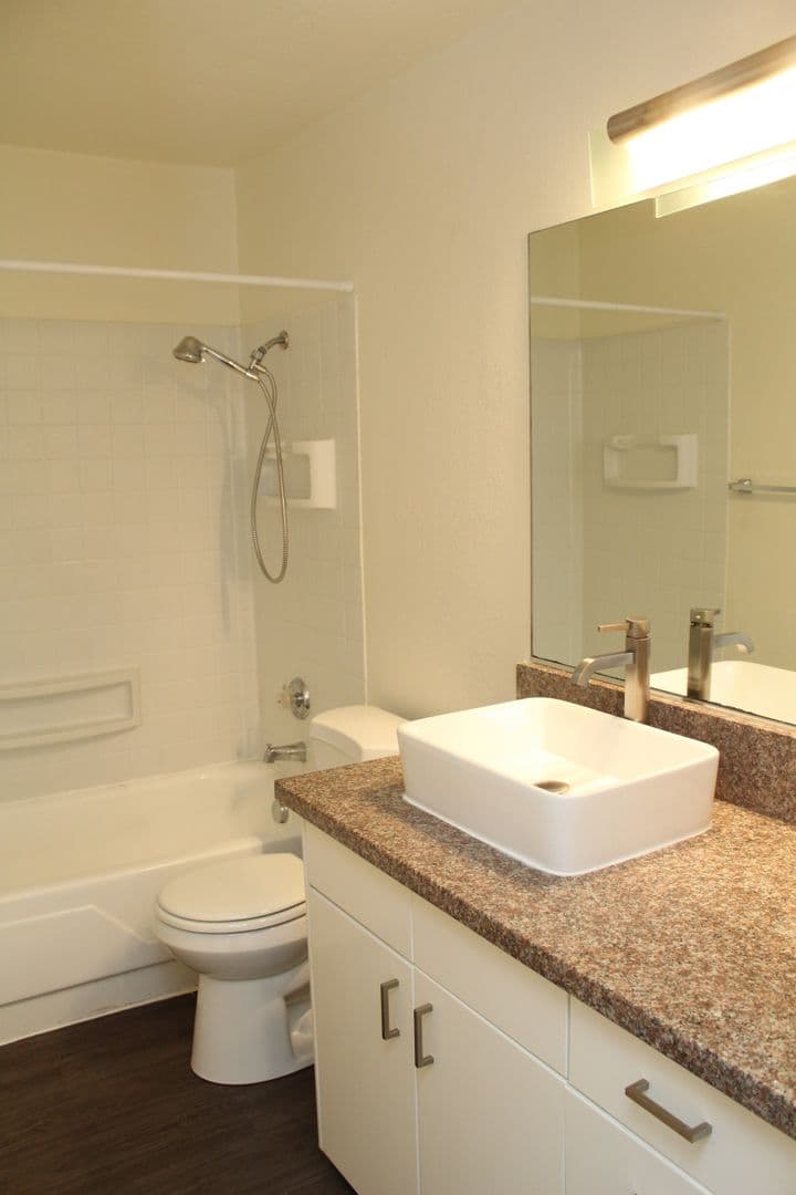 Portland Apartment: 9222 N Lombard St