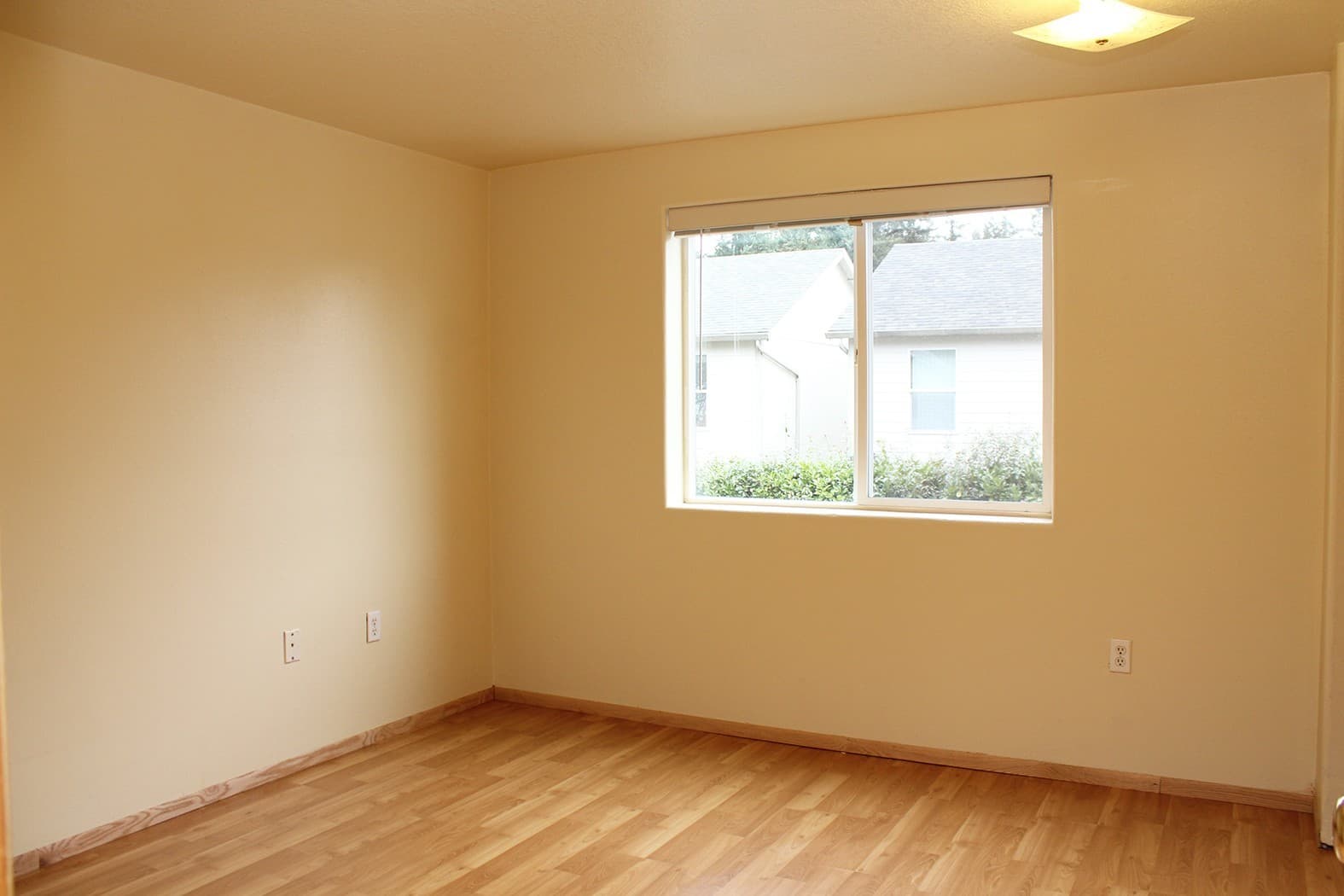 Portland Apartment: 3548 SE 119th Ave