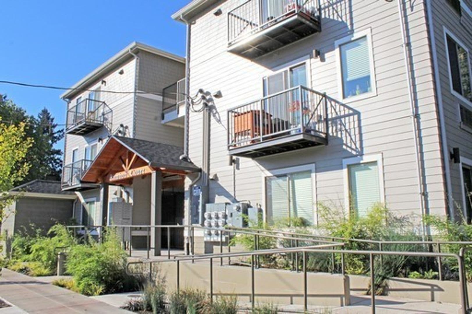 Portland Apartment: 6195 N Minnesota Ave