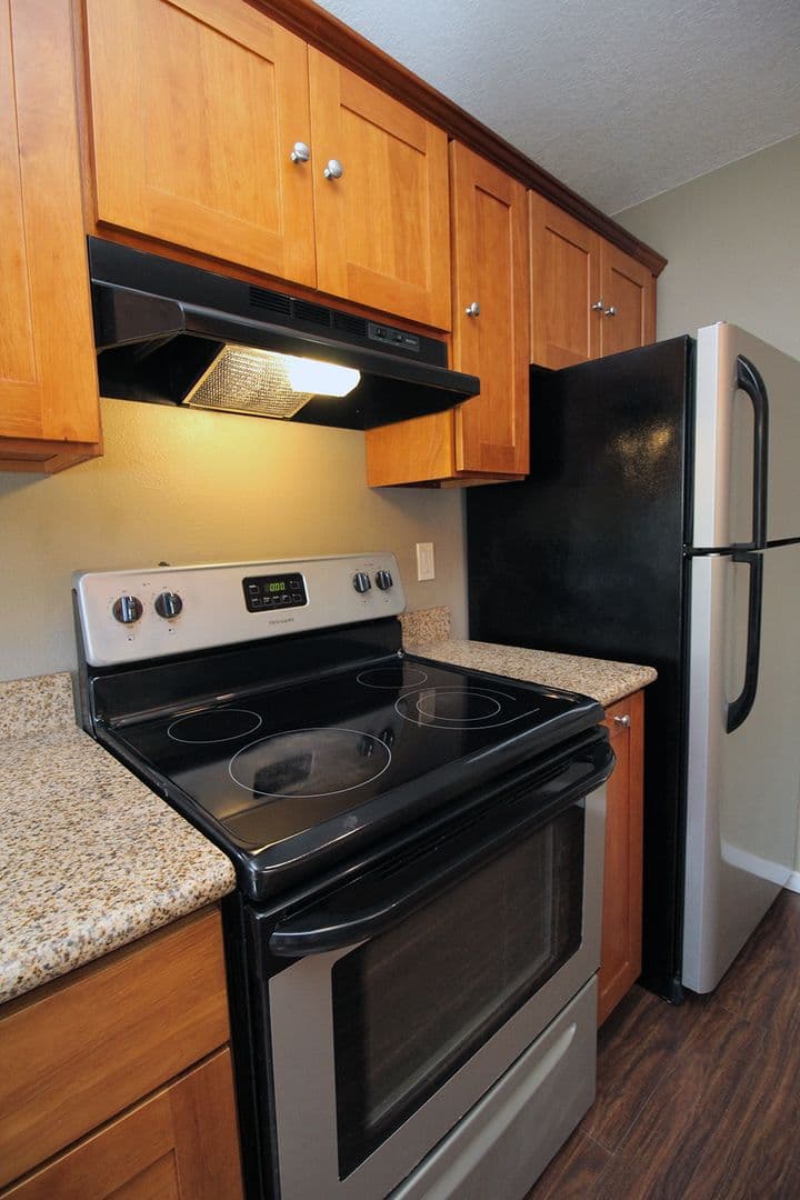 Portland Apartment: 4204 - 4232 SE Cesar E Chavez Blvd.