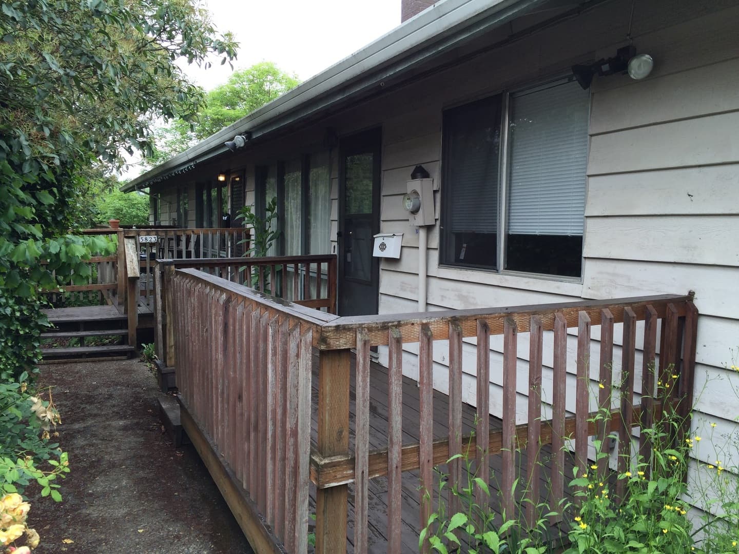 Portland Apartment: 5821-5827 NE Davis St