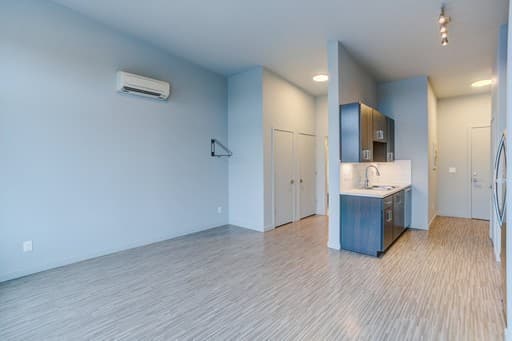 Portland Apartment: 3423 SE Hawthorne Blvd