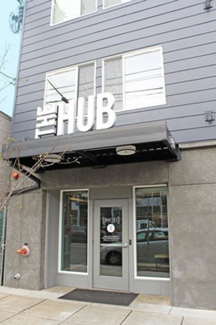 Portland Apartment: 3423 SE Hawthorne Blvd