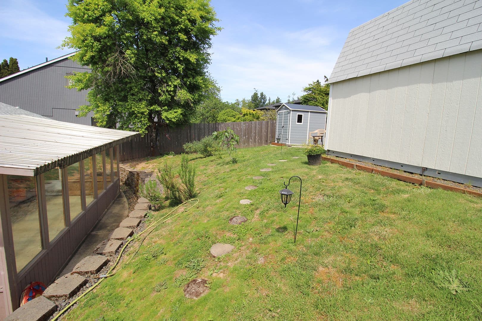 Portland Apartment: 9706 SW 49th Ave #A-B