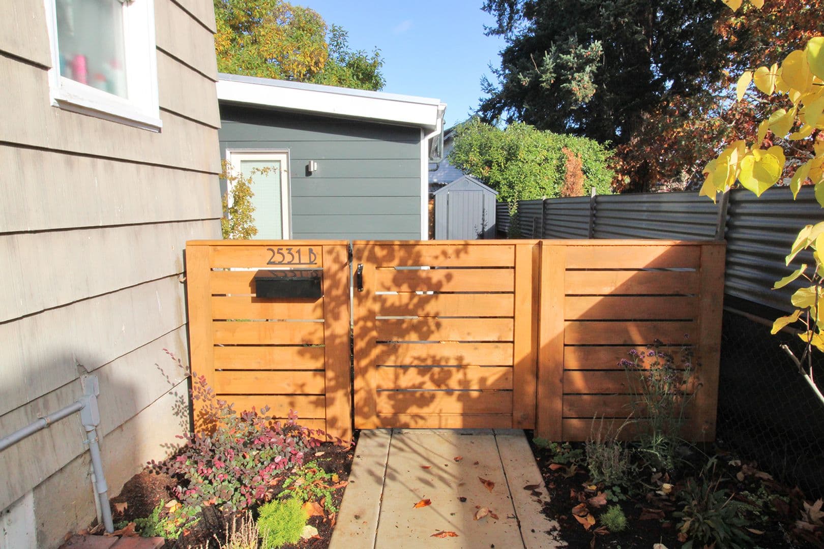 Portland Apartment: 2531 N Farragut St