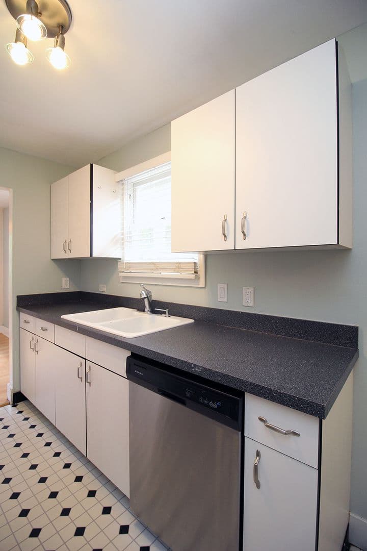 Portland House: 1606 N Church St
