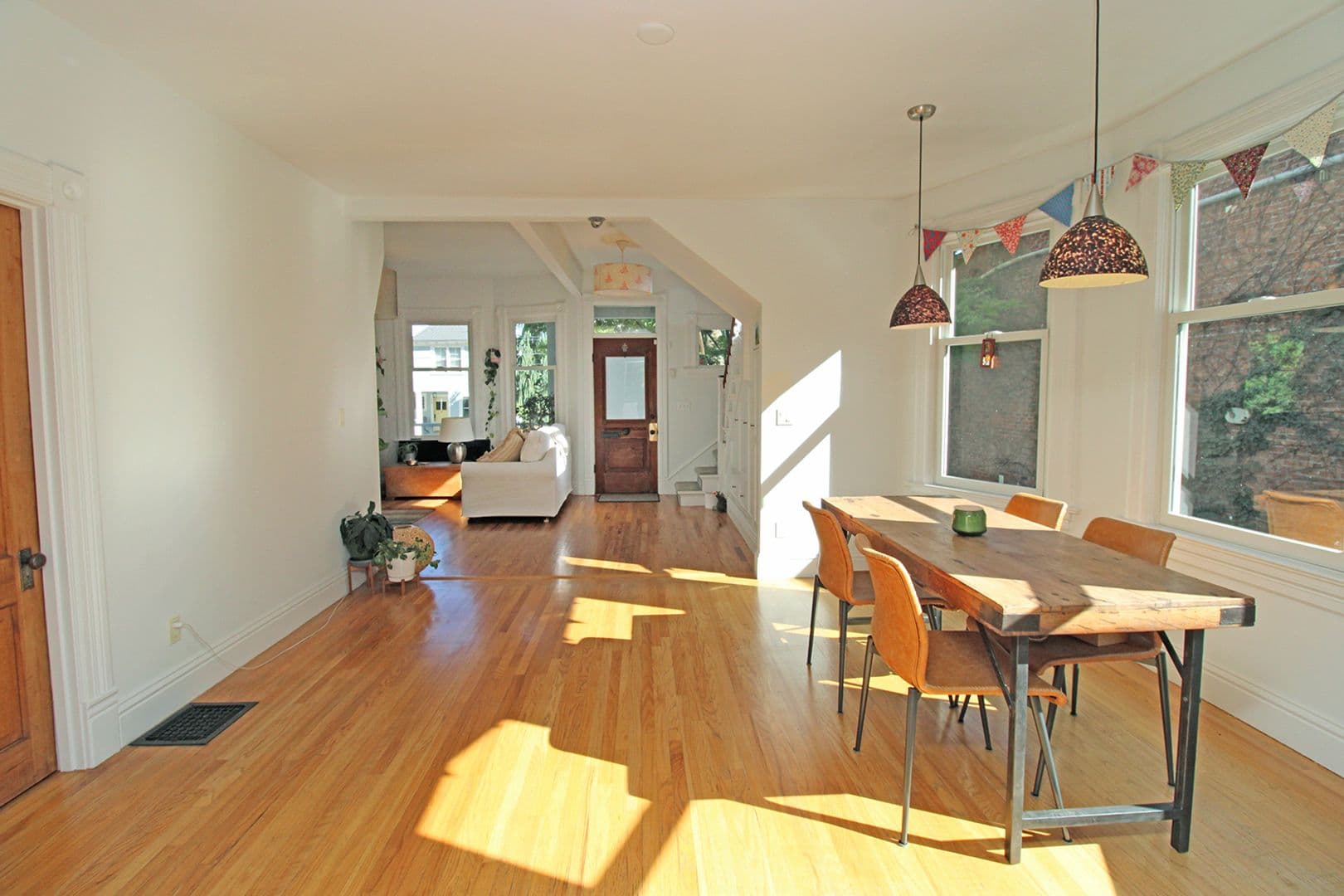 Portland Apartment: 1825 NW 24th Ave #A-B