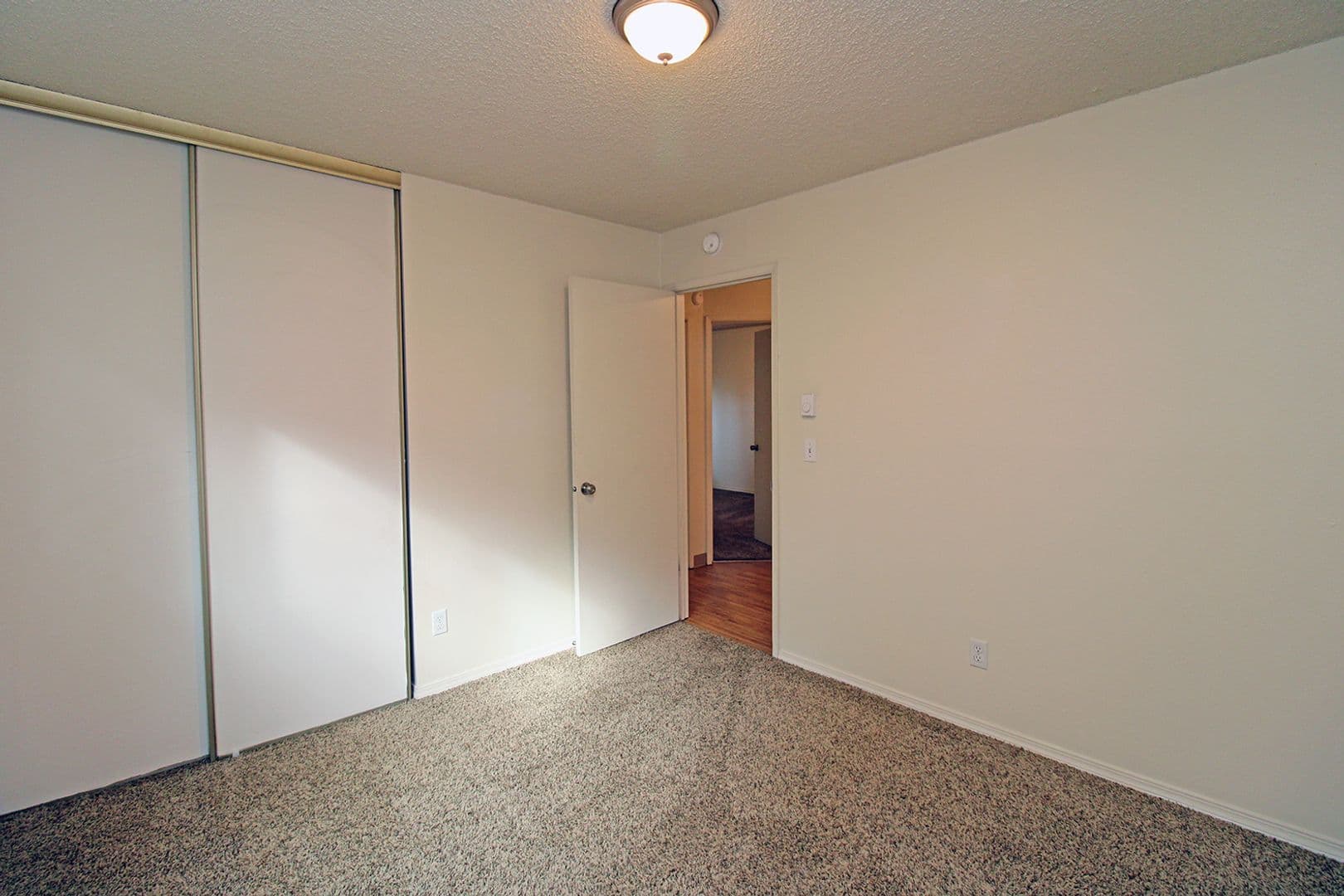 Portland Apartment: 1942-1956 NE Tillamook St