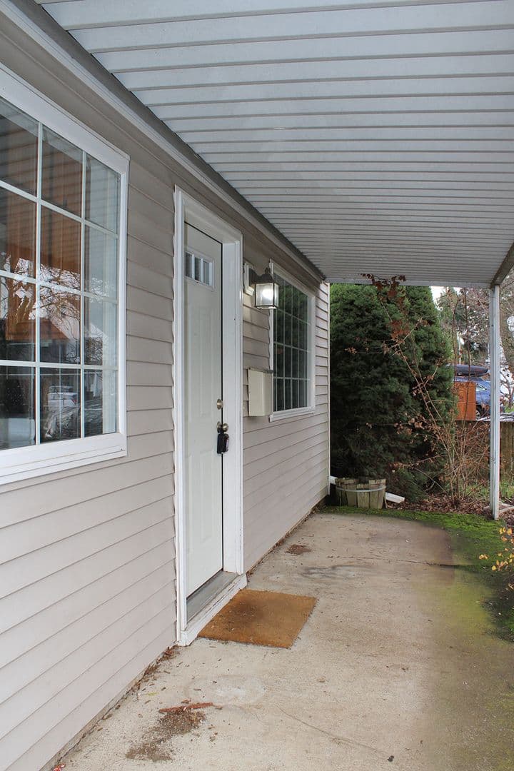 Portland House: 5933 SE Franklin St