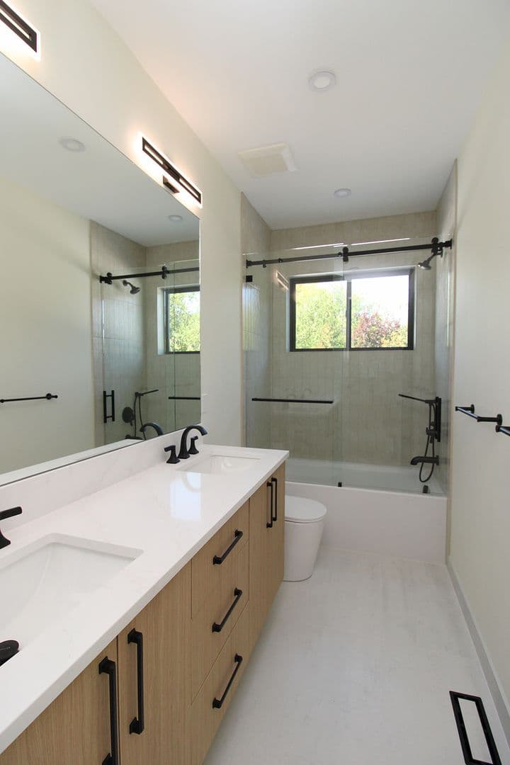 Portland House: 6233 SW Hamilton Way