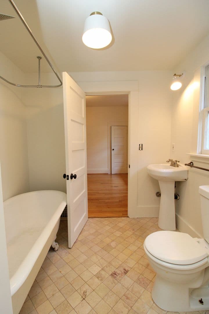 Portland House: 3604 SE Sherman St