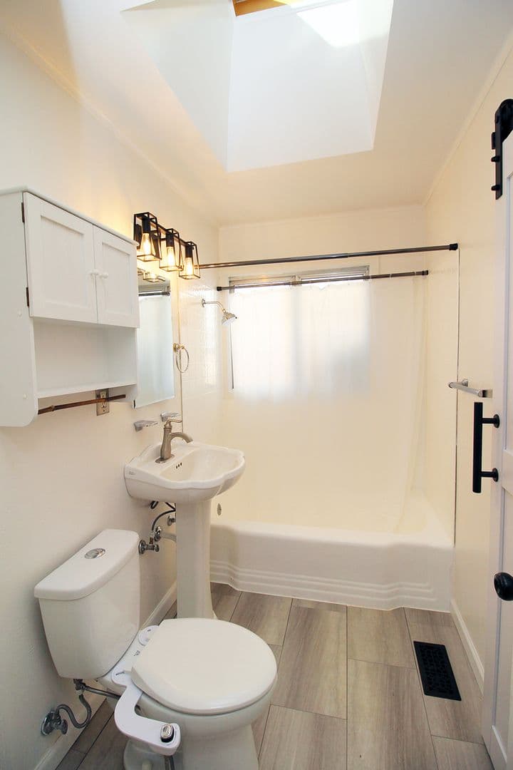 Portland House: 4429 SE Raymond St