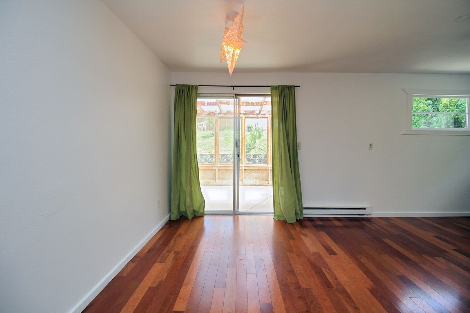 Portland Apartment: 9706 SW 49th Ave #A-B