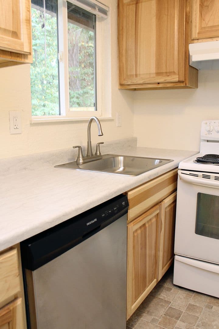Gresham Apartment: 1113 - 1127 NE 183rd Ave